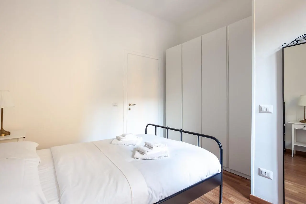 Renovated Apartment In Milan City Center - Commenda 21 İtalya